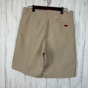 Patagonia men’s khaki shorts size 33